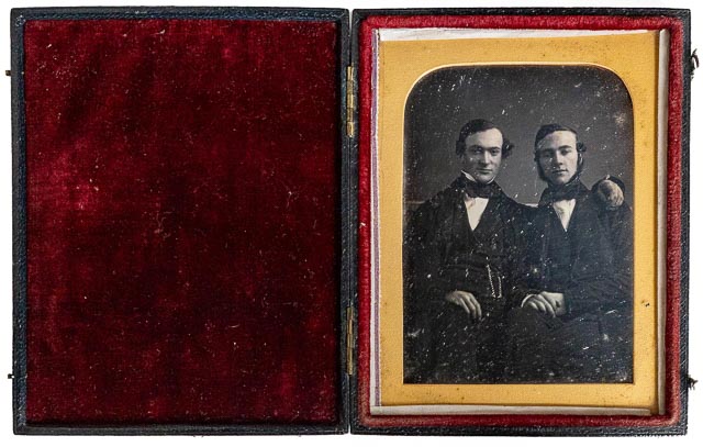 Men 10 (case interior)