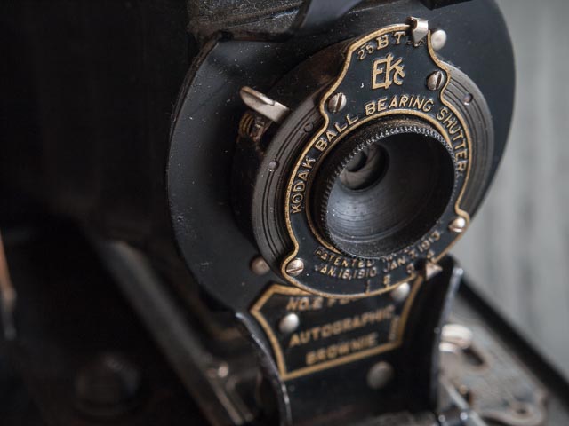Kodak No. 2 Folding Autographic Brownie lens detail