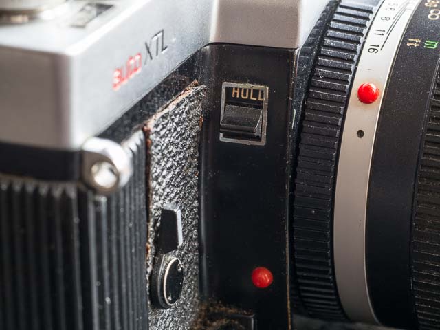 Mamiya/Sekor Auto XTL exposure hold switch