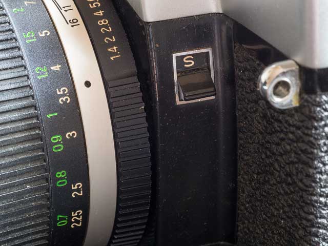 Mamiya/Sekor Auto XTL metering mode switch set to spot metering