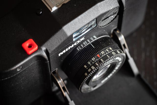 Minox 35 EL lens detail