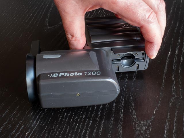 Agfa ePhoto 1280 memory card door