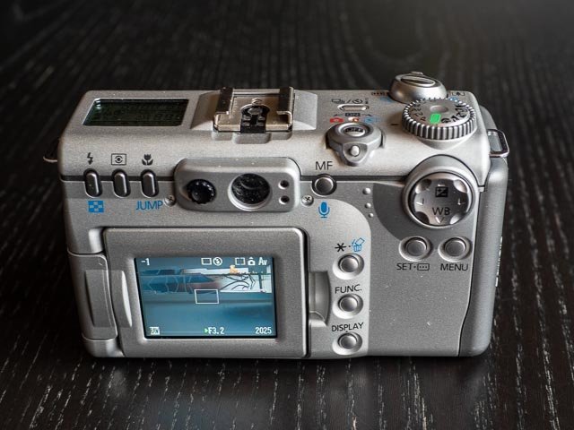 Canon Powershot G3 back controls.