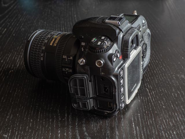 Fujifilm FinePix S5 Pro terminal ports