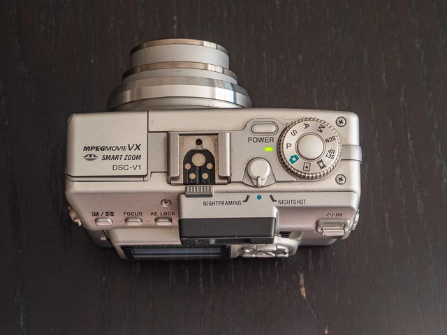 Back of Sony Cyber-shot DSC-V1 vcamera.