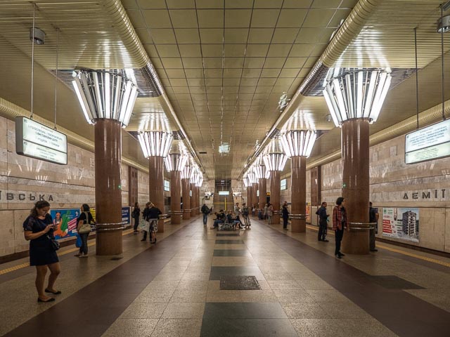 Kyiv Metro decorative arts - Line 2 - Demiivska