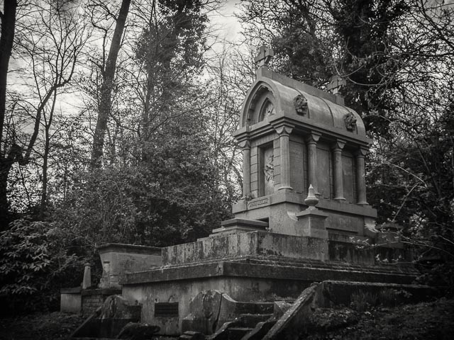 Nunhead Cemetery gallery - Image 8