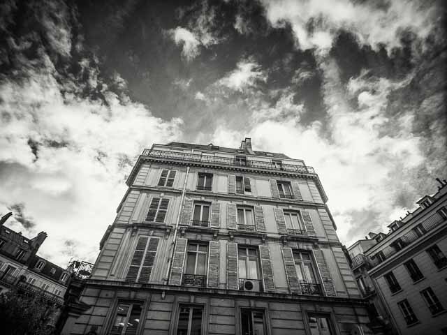 Apartment building on the Rue du Faubourg Saint-Martin (10th arrondissement) - Olympus OM-D E-M10 + Olympus M.Zuiko Digital ED 9-18mm f/4.0-5.6