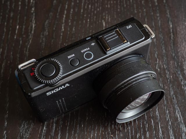 Sigma DP2 Merrill AML-2 close-up lens mounted on camera