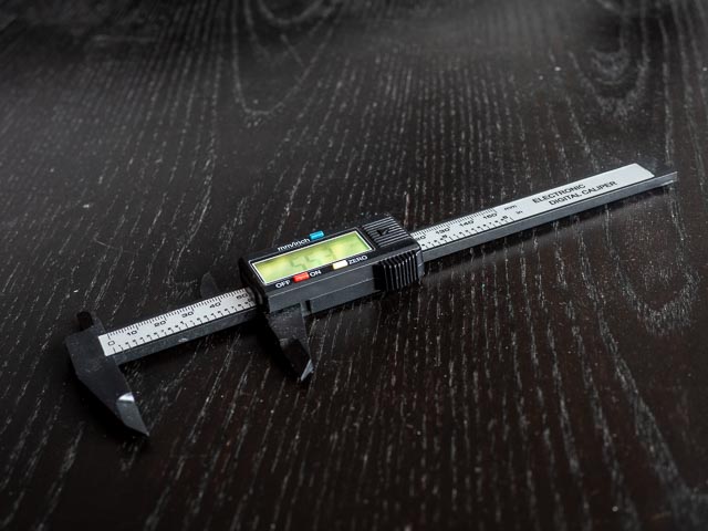 Electronic digital calliper